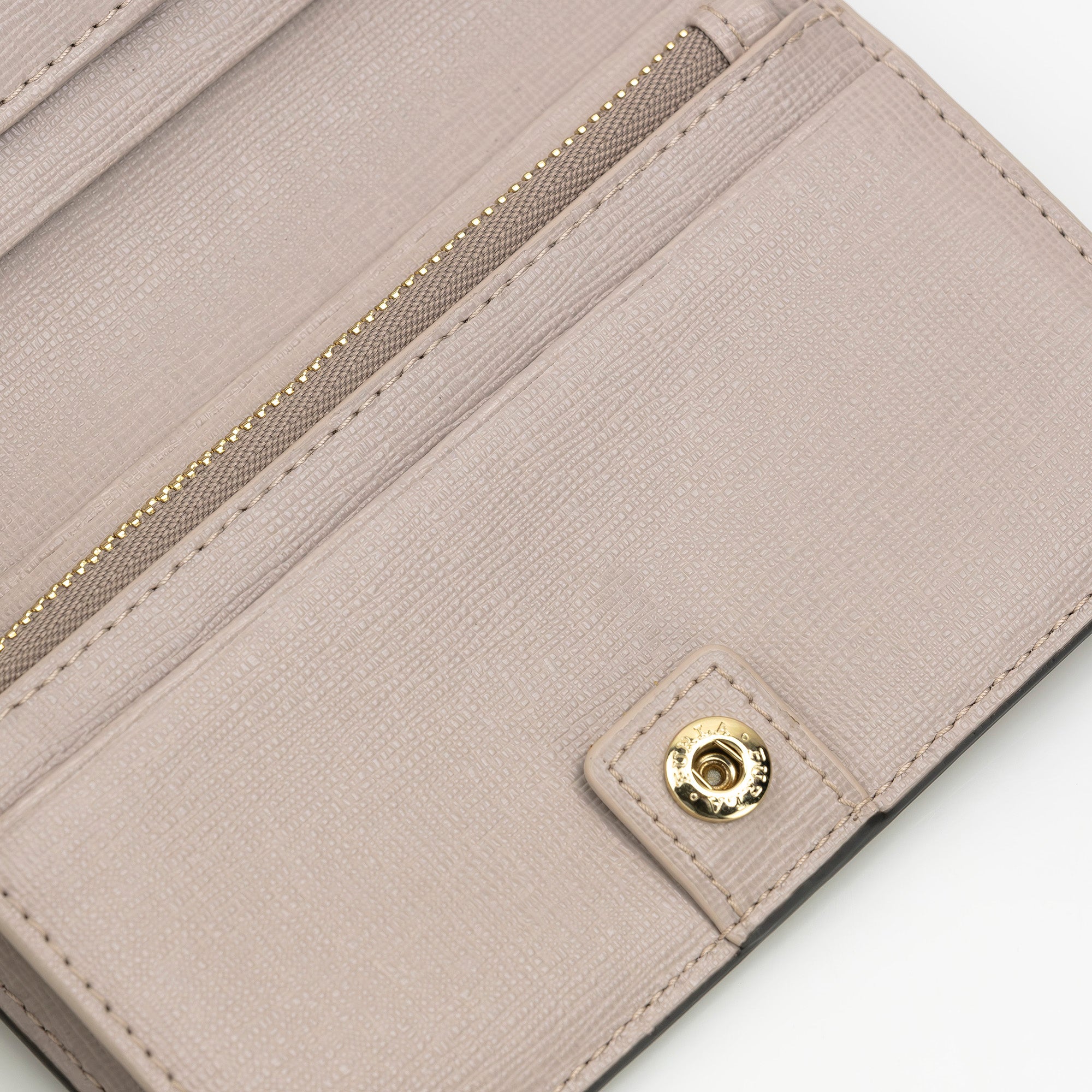 フルラ FURLA バビロン 二つ折り 財布 ダリアベージュ サフィアーノレザー コンパクトウォレット 【箱・保存袋付】