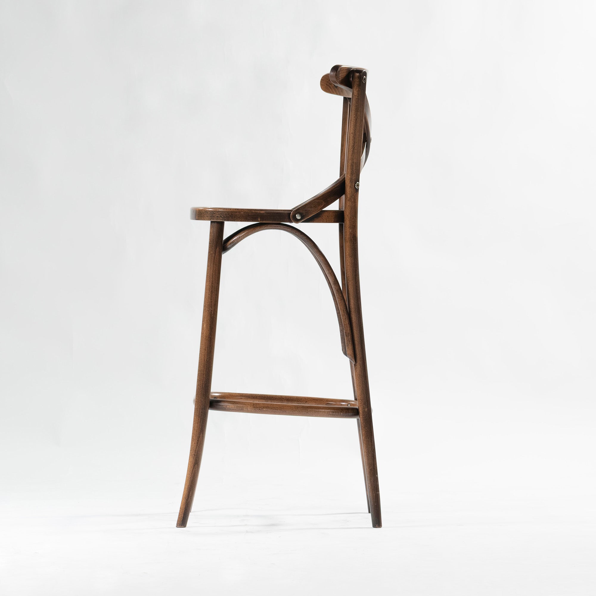 TON bentwood high chair, made of beech wood by Thonet, Czech Republic. Antique-style country bar stool.