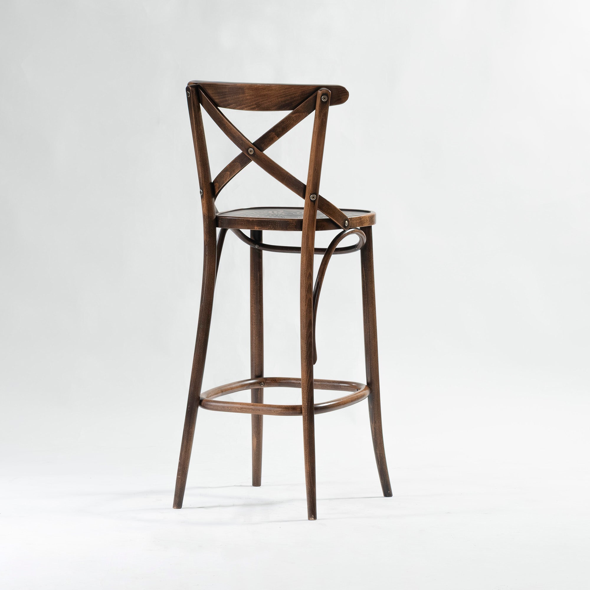TON bentwood high chair, made of beech wood by Thonet, Czech Republic. Antique-style country bar stool.