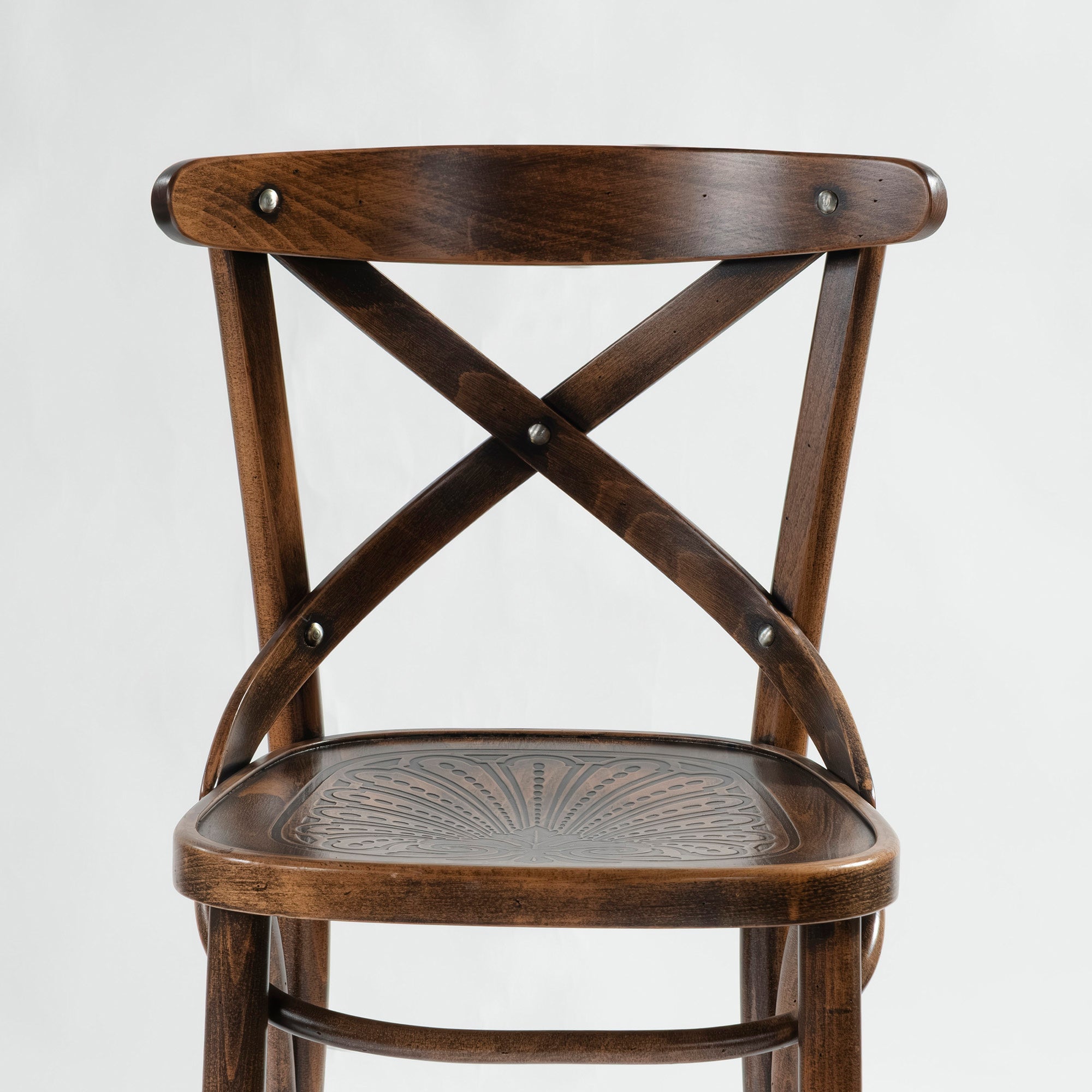 TON bentwood high chair, made of beech wood by Thonet, Czech Republic. Antique-style country bar stool.