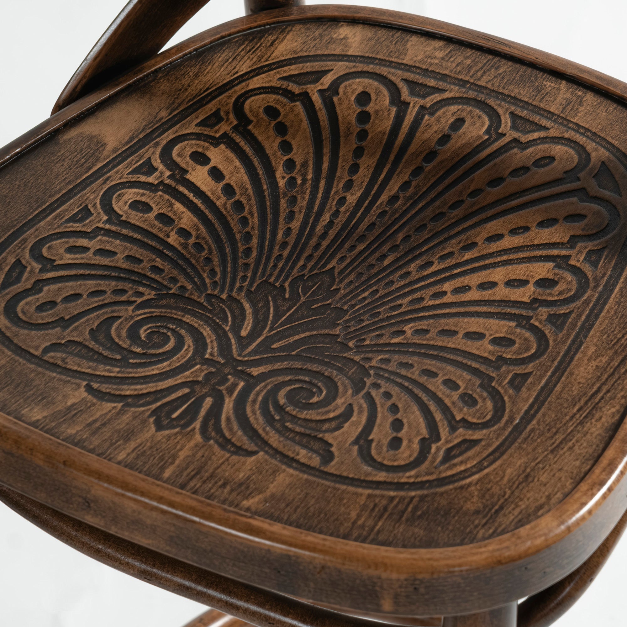 TON bentwood high chair, made of beech wood by Thonet, Czech Republic. Antique-style country bar stool.