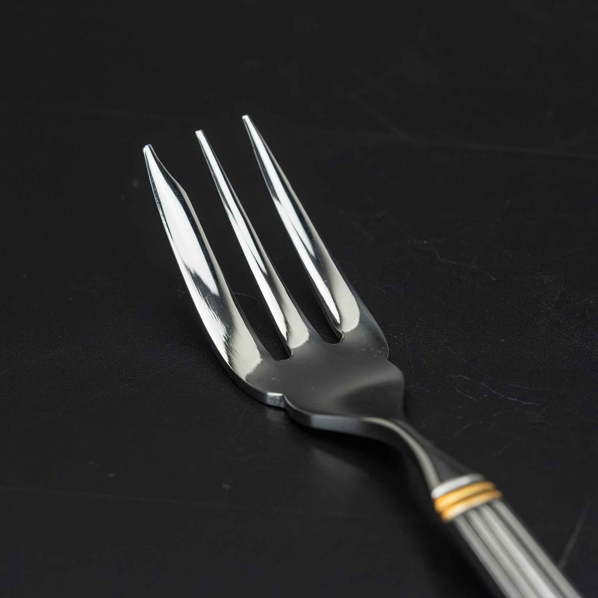 マーシャン パトラ Marshan PATRA カトラリーセット 18-12ステンレス製 ゴールドライン 日本製 【ケース付】