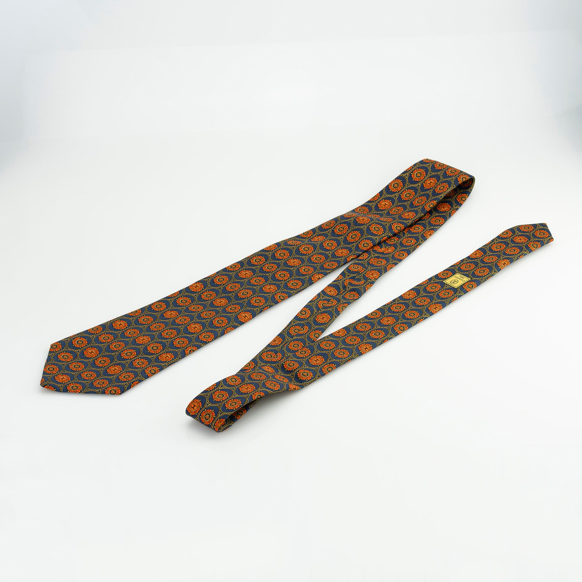 シャネル CHANEL ネクタイ  総柄 ネイビー系 シルク100％ イタリア製 タグ付き 高級 ブランド 【箱付】