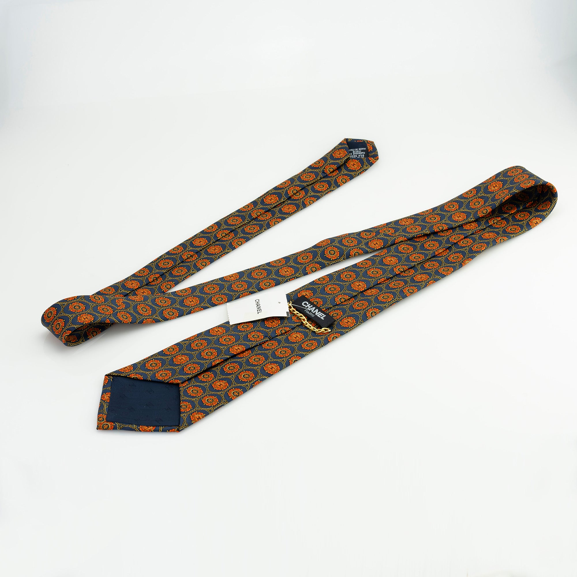 シャネル CHANEL ネクタイ  総柄 ネイビー系 シルク100％ イタリア製 タグ付き 高級 ブランド 【箱付】
