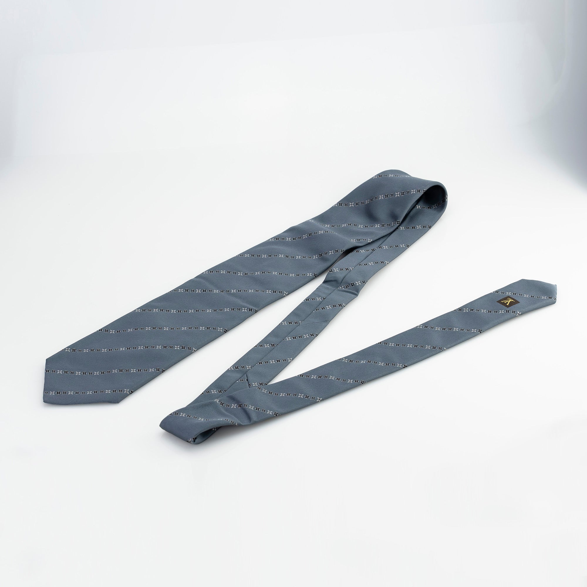 ルイヴィトン LOUIS VUITTON ネクタイ シルク100％ ブルーグレー ニュアンスカラー モノグラム ストライプ柄  【箱付】