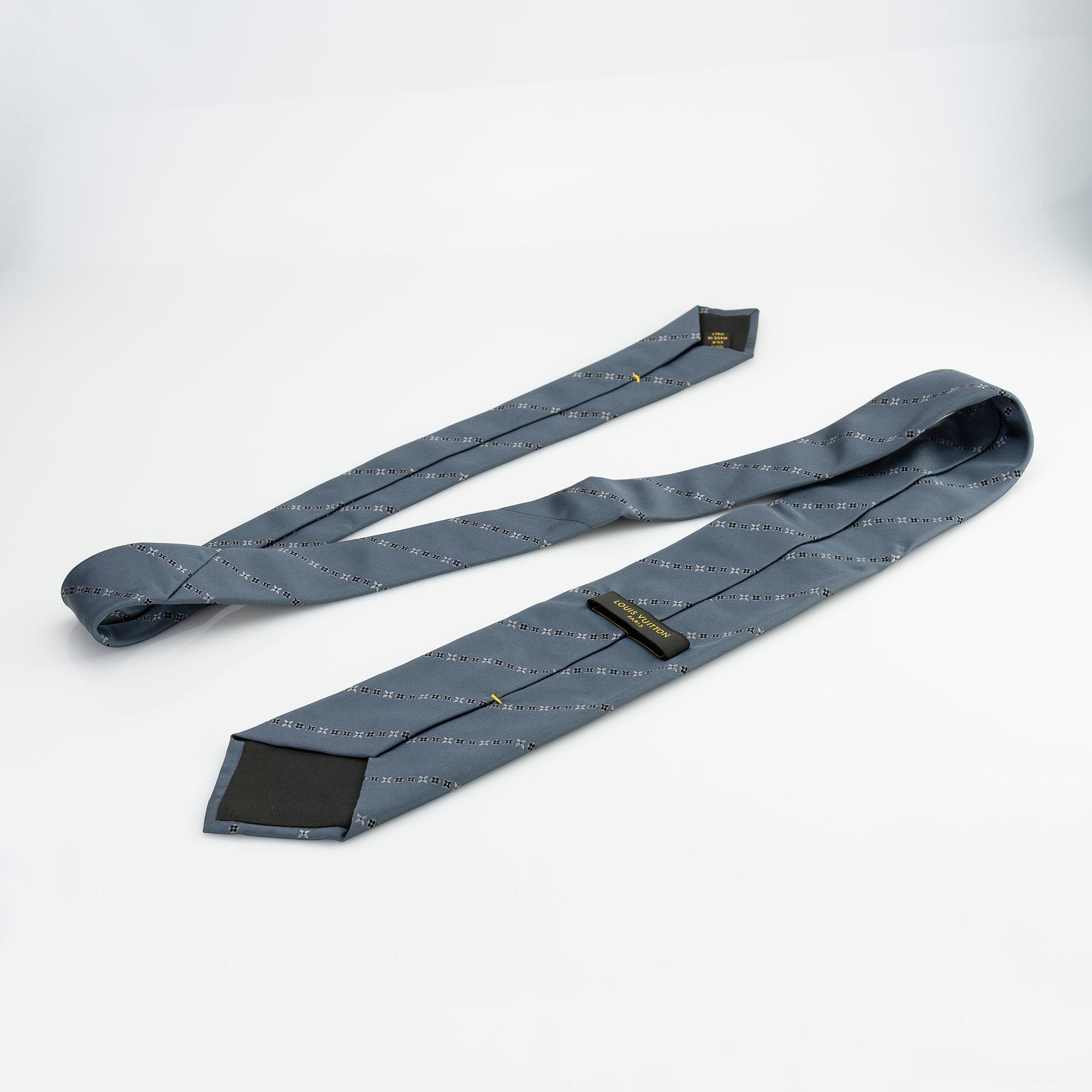 ルイヴィトン LOUIS VUITTON ネクタイ シルク100％ ブルーグレー ニュアンスカラー モノグラム ストライプ柄  【箱付】