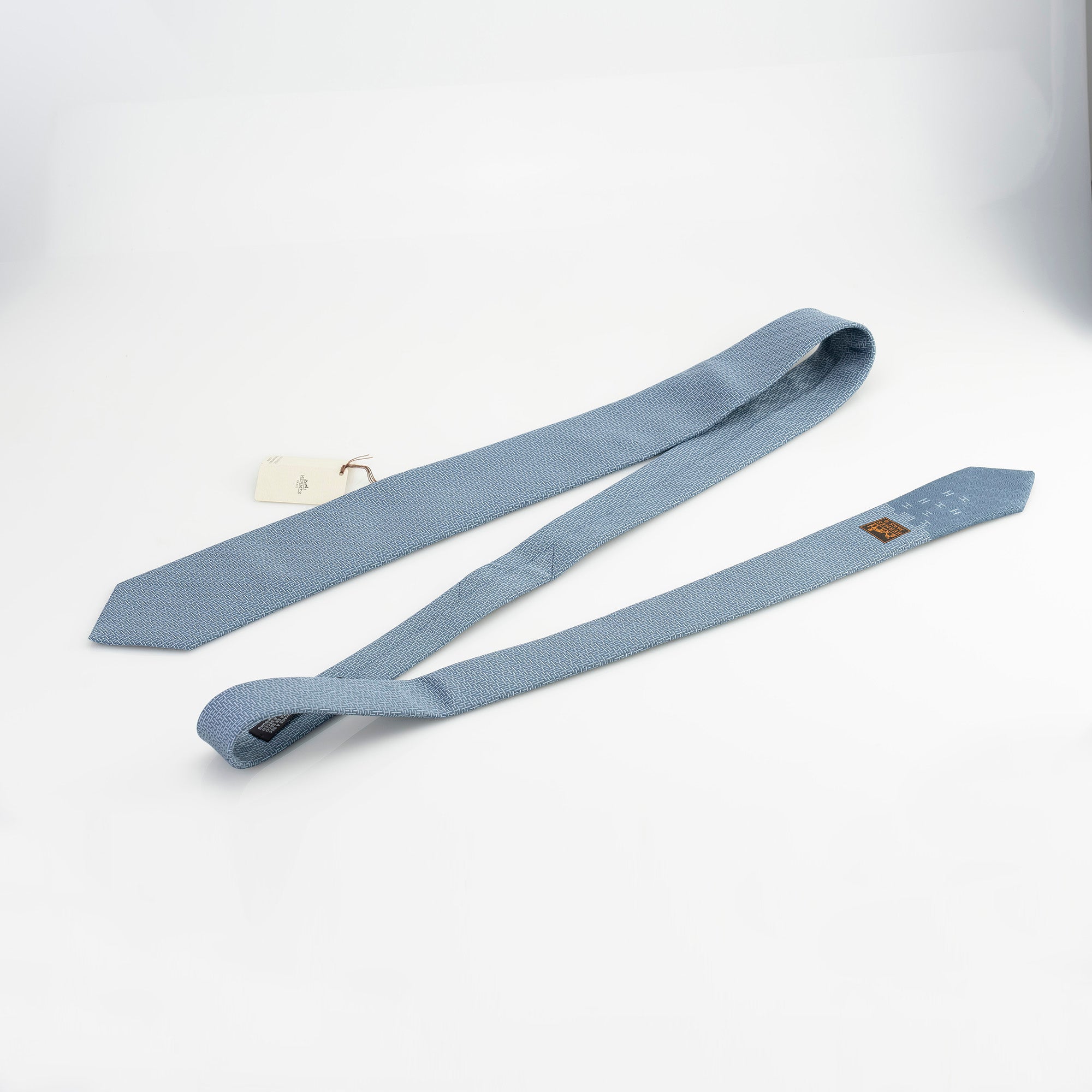 エルメス HERMES ネクタイ ブルー系 幾何学模様 Hロゴ 総柄 シルク100％ タグ付き  メンズ ブランドネクタイ 高級小物 フランス製【箱付】