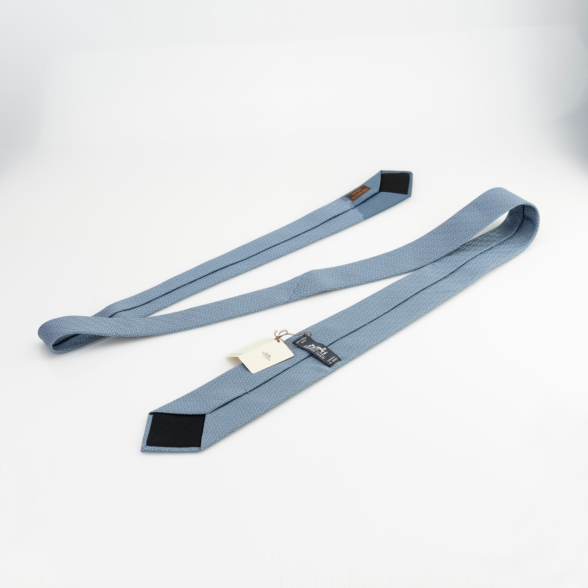 エルメス HERMES ネクタイ ブルー系 幾何学模様 Hロゴ 総柄 シルク100％ タグ付き  メンズ ブランドネクタイ 高級小物 フランス製【箱付】