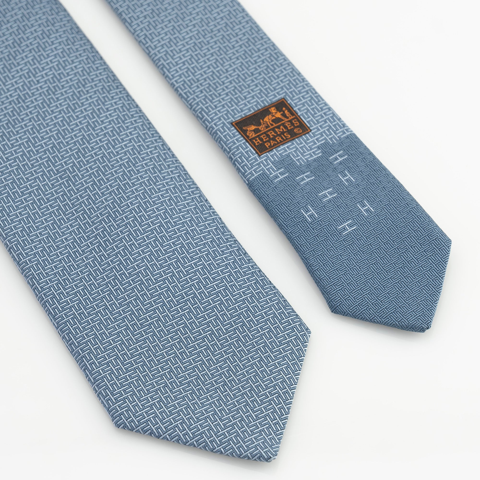 エルメス HERMES ネクタイ ブルー系 幾何学模様 Hロゴ 総柄 シルク100％ タグ付き  メンズ ブランドネクタイ 高級小物 フランス製【箱付】