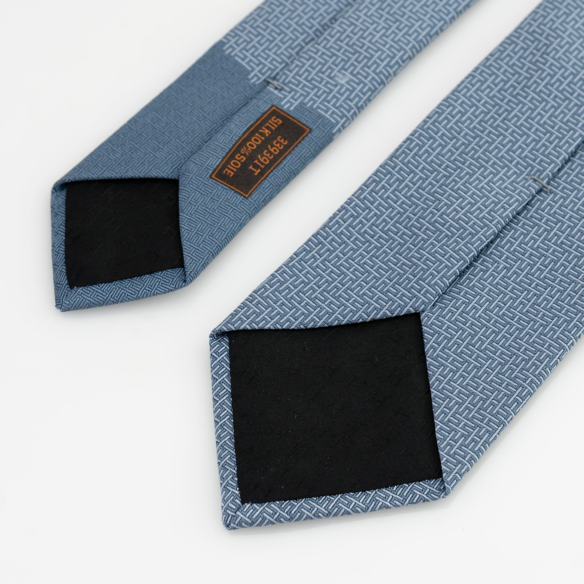 エルメス HERMES ネクタイ ブルー系 幾何学模様 Hロゴ 総柄 シルク100％ タグ付き  メンズ ブランドネクタイ 高級小物 フランス製【箱付】