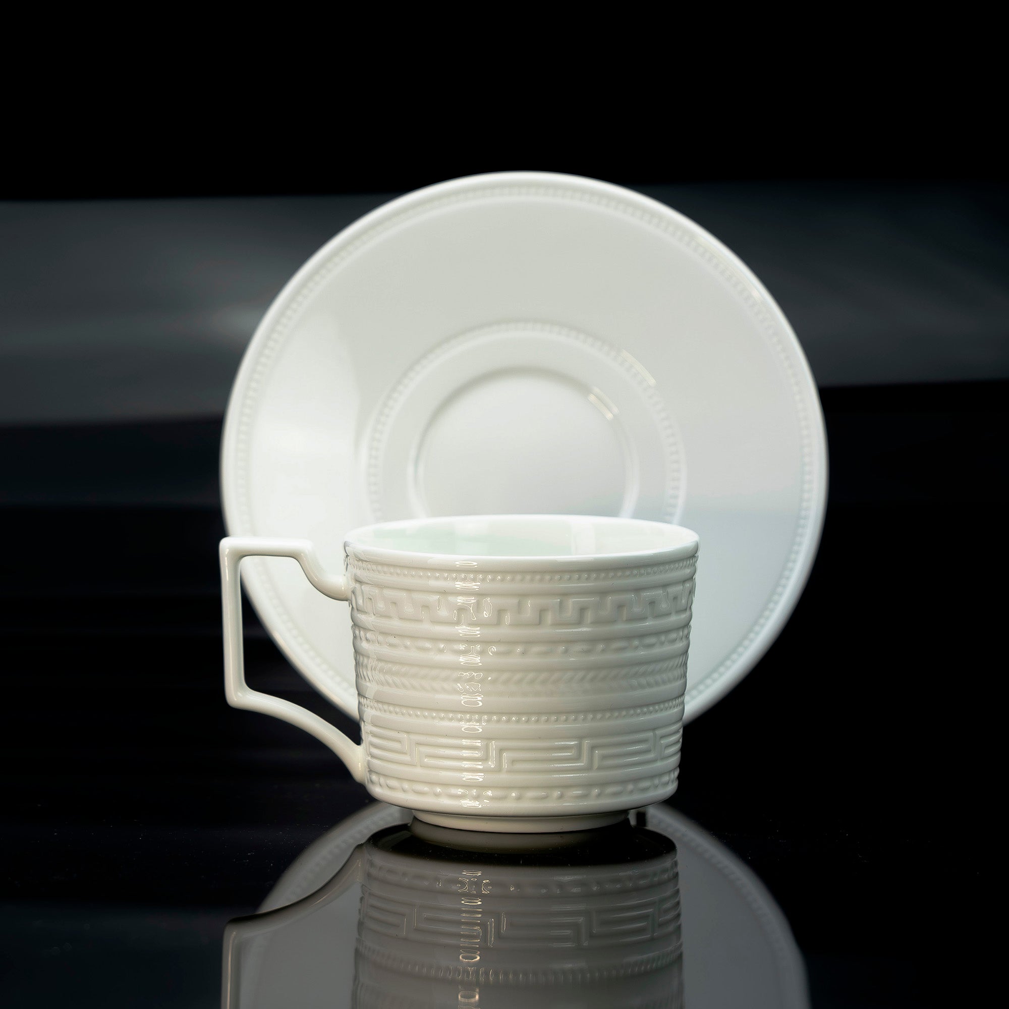 ウェッジウッド インタグリオ WEDGWOOD INTAGLIO ティーカップ＆ソーサー ホワイト 英国食器【箱付】