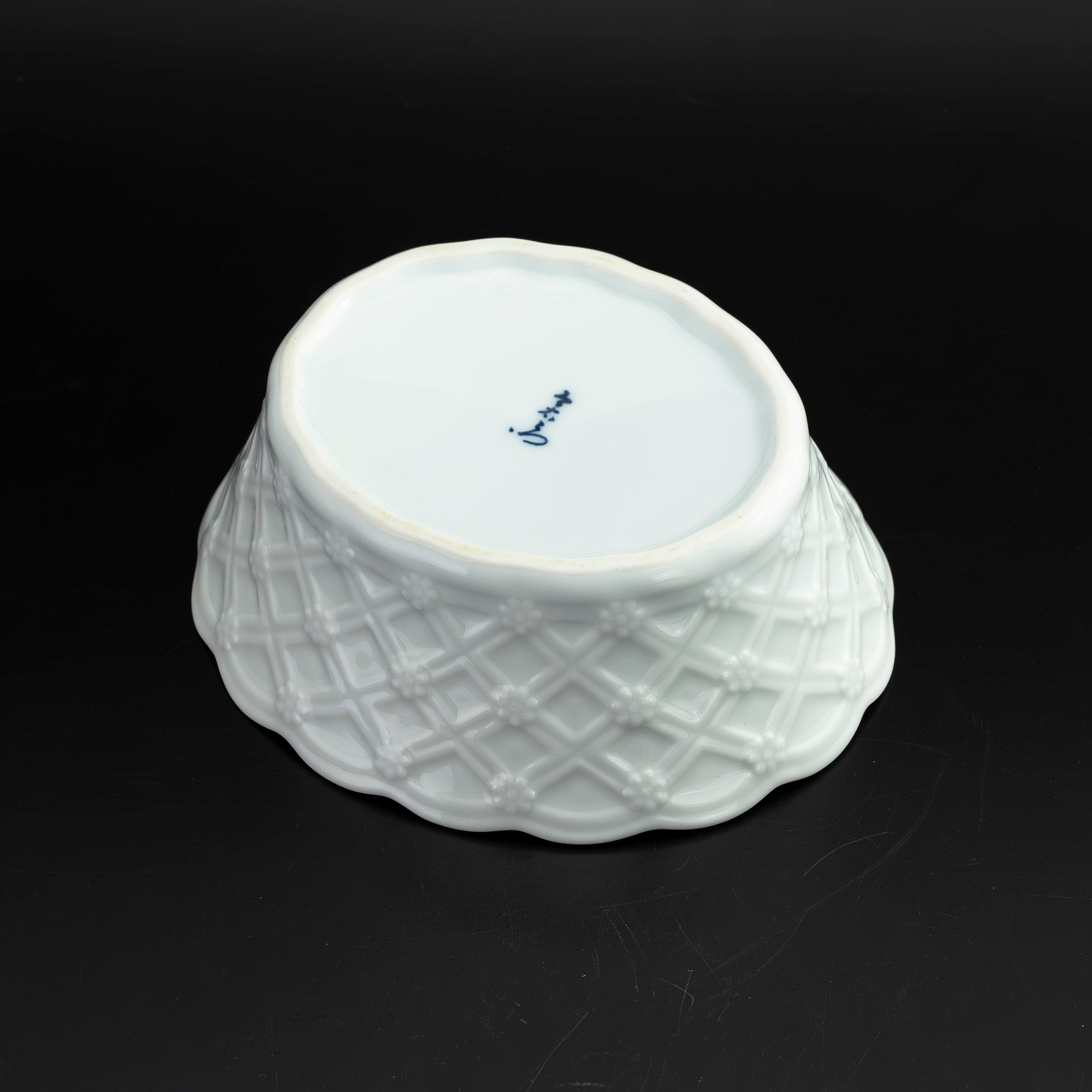 今泉今右衛門 錦花画 ボンボン入れ 濁手 色絵磁器 菓子器 小鉢 輪花鉢 有田焼 花文様 名窯 和食器 伝統工芸