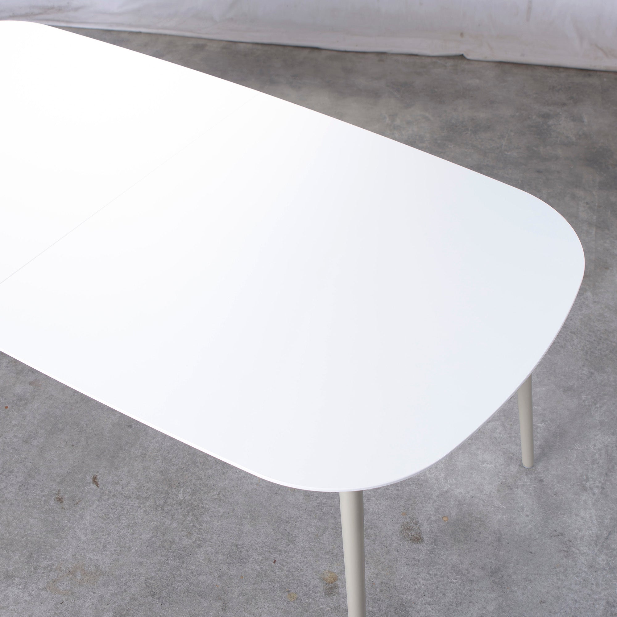 BoConcept Kingston エクステンションダイニングテーブル 伸長式 ホワイト アッシュグレー