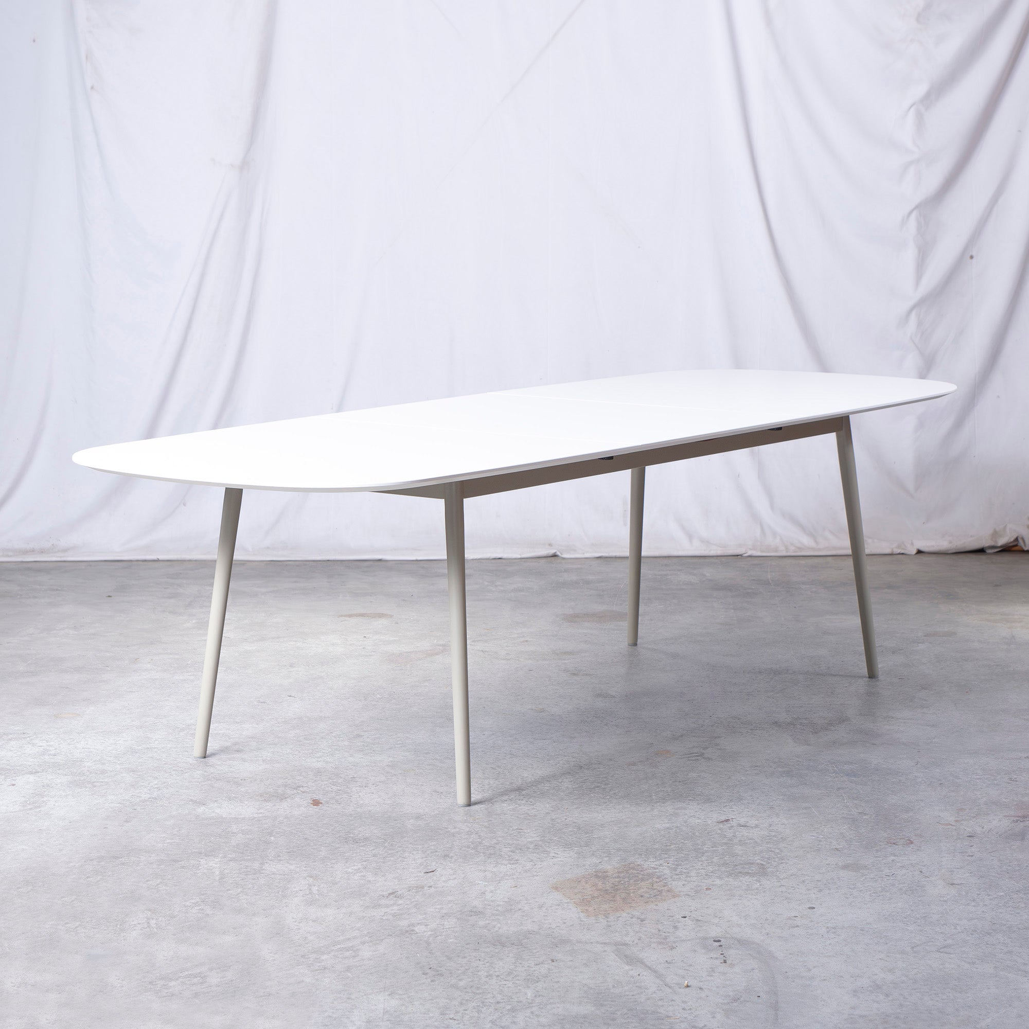 BoConcept Kingston エクステンションダイニングテーブル 伸長式 ホワイト アッシュグレー