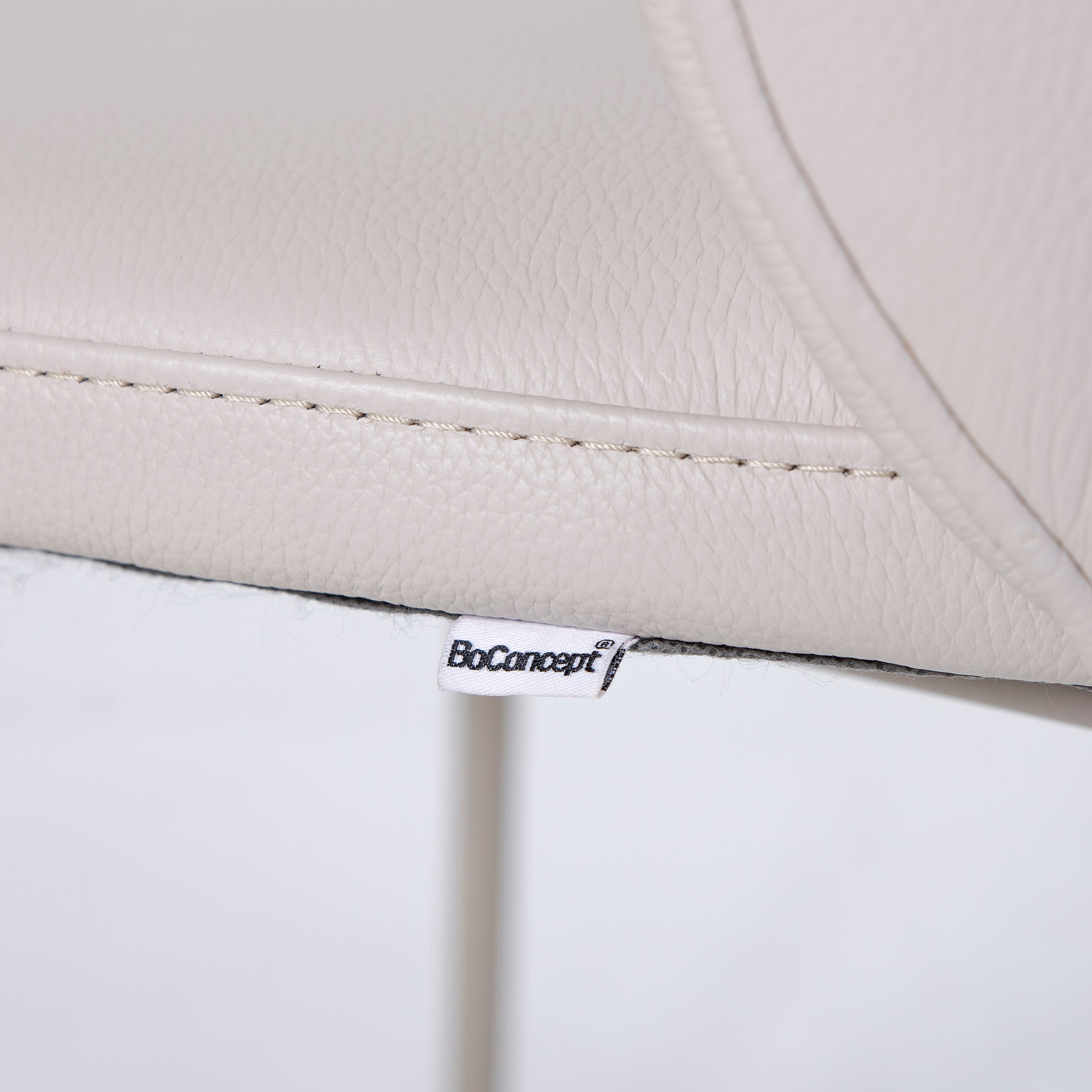 BoConcept Princeton ダイニングチェア(3) レザー ライトベージュ系 マットアッシュグレー メタル脚
