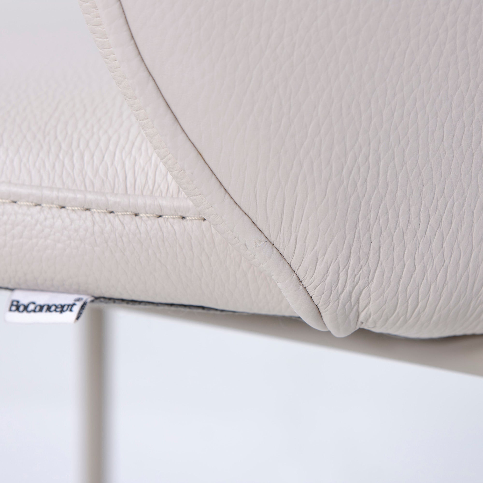 BoConcept Princeton ダイニングチェア(3) レザー ライトベージュ系 マットアッシュグレー メタル脚
