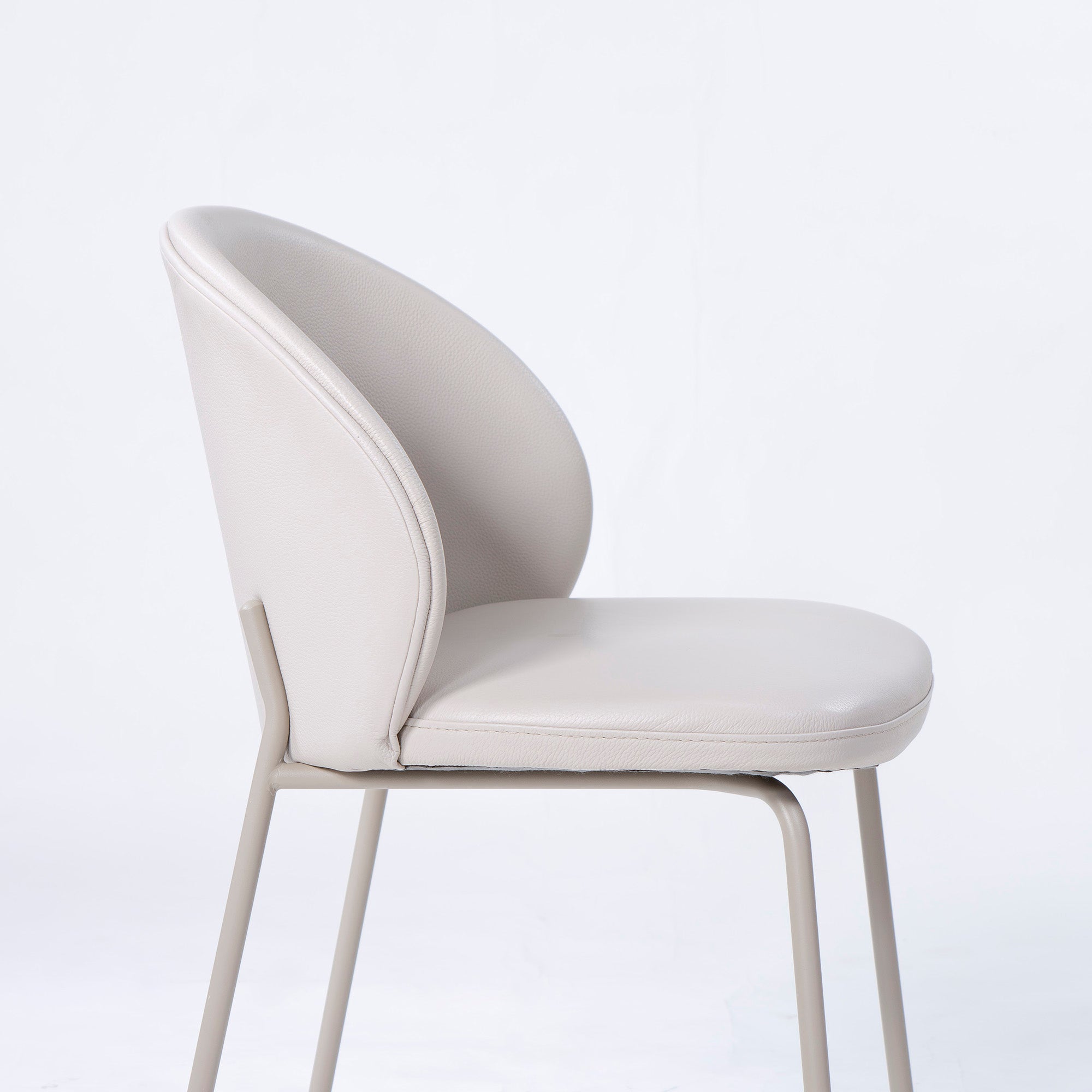 BoConcept Princeton ダイニングチェア(5) レザー ライトベージュ系 マットアッシュグレー メタル脚