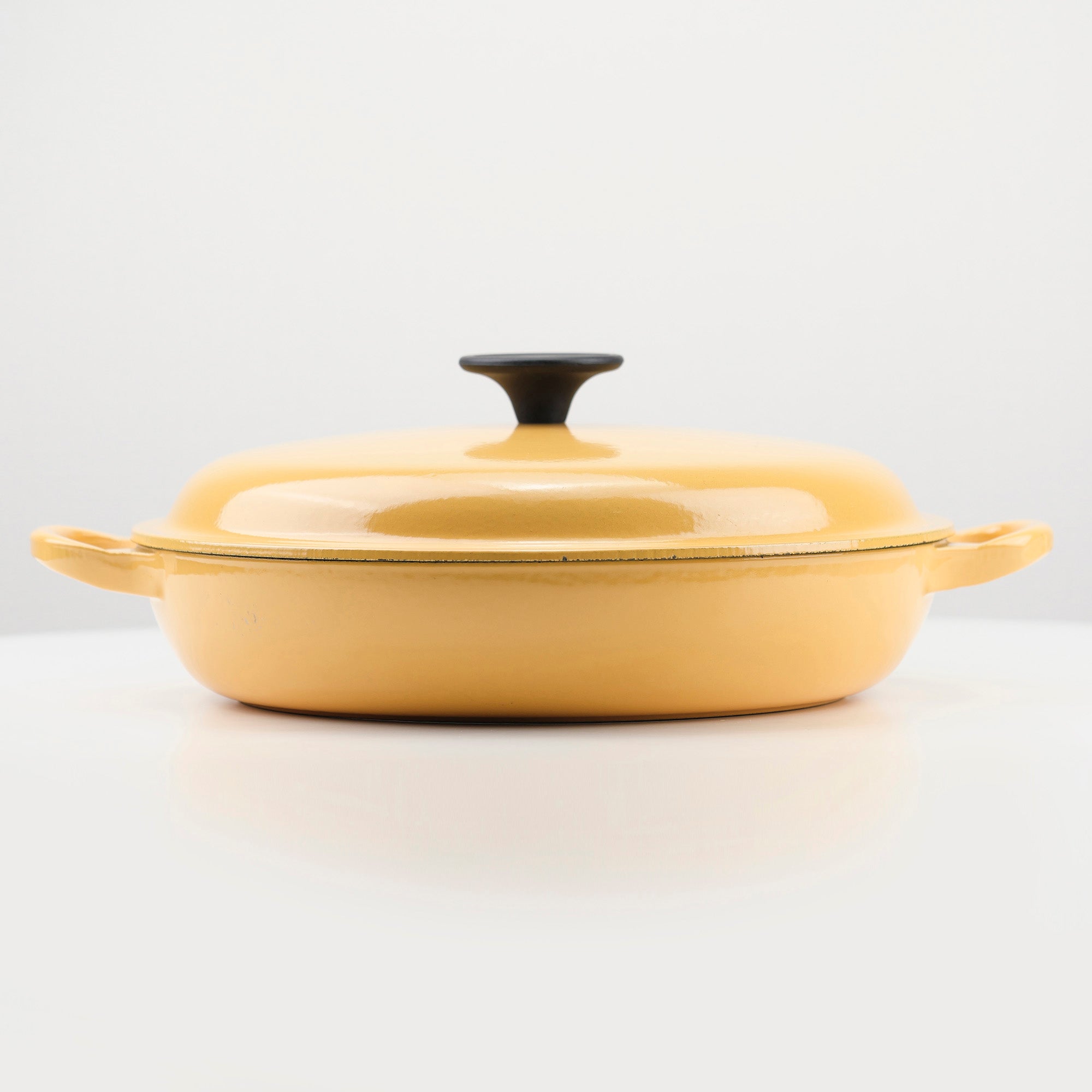 ル クルーゼ 　LE CREUSET ビュッフェキャセロール 26cm 廃盤色　サフランイエロー