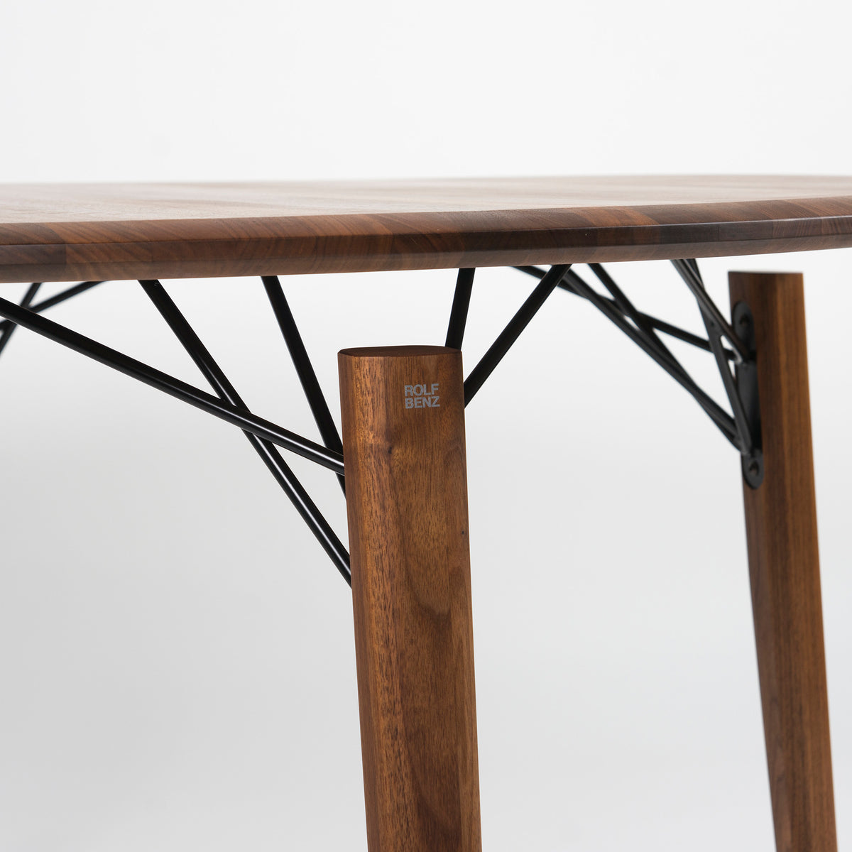 ◆美品◆ROLF BENZ/ロルフベンツ 964ラウンドダイニングテーブル アメリカンウォールナット 無垢材 オイル仕上げ デザイナーズ家具