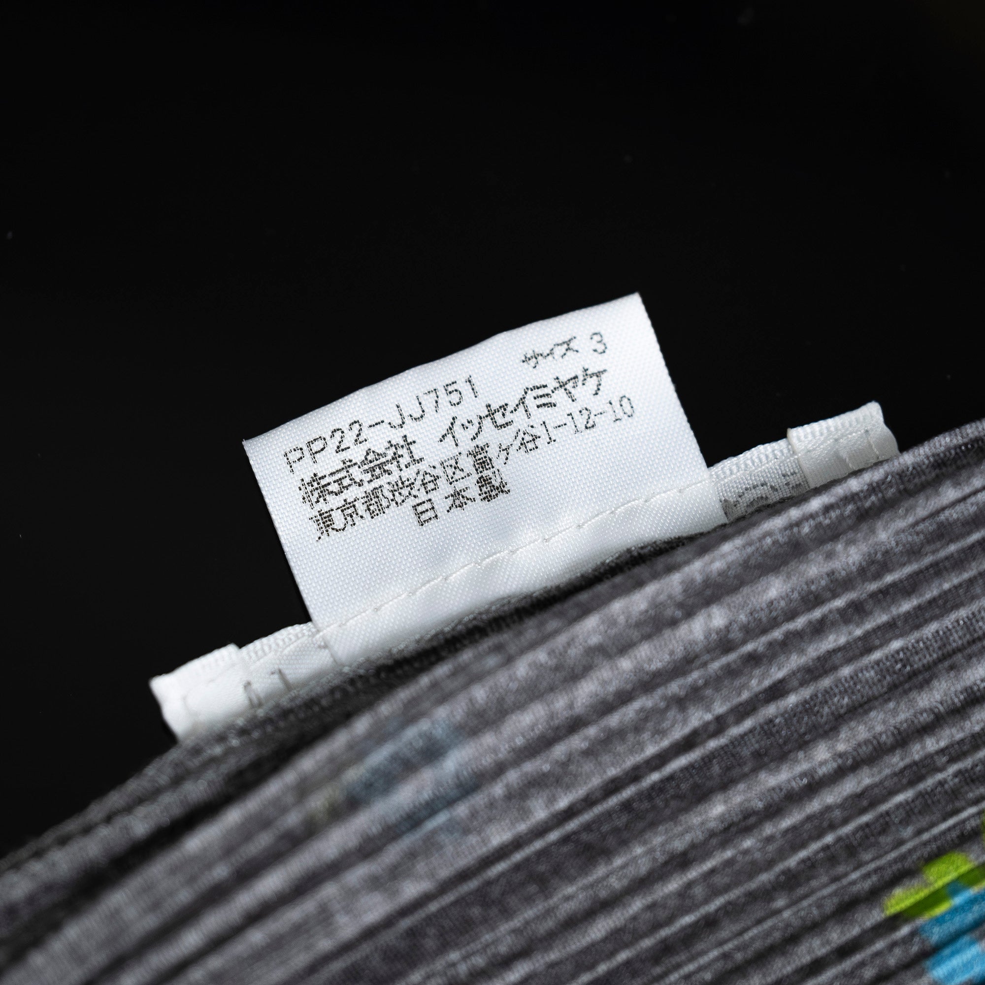 Used PLEATS PLEASE ISSEY MIYAKE long-sleeved shirt with a round collar and a gray floral print. This pleated dress shirt is a pre-owned women's top.