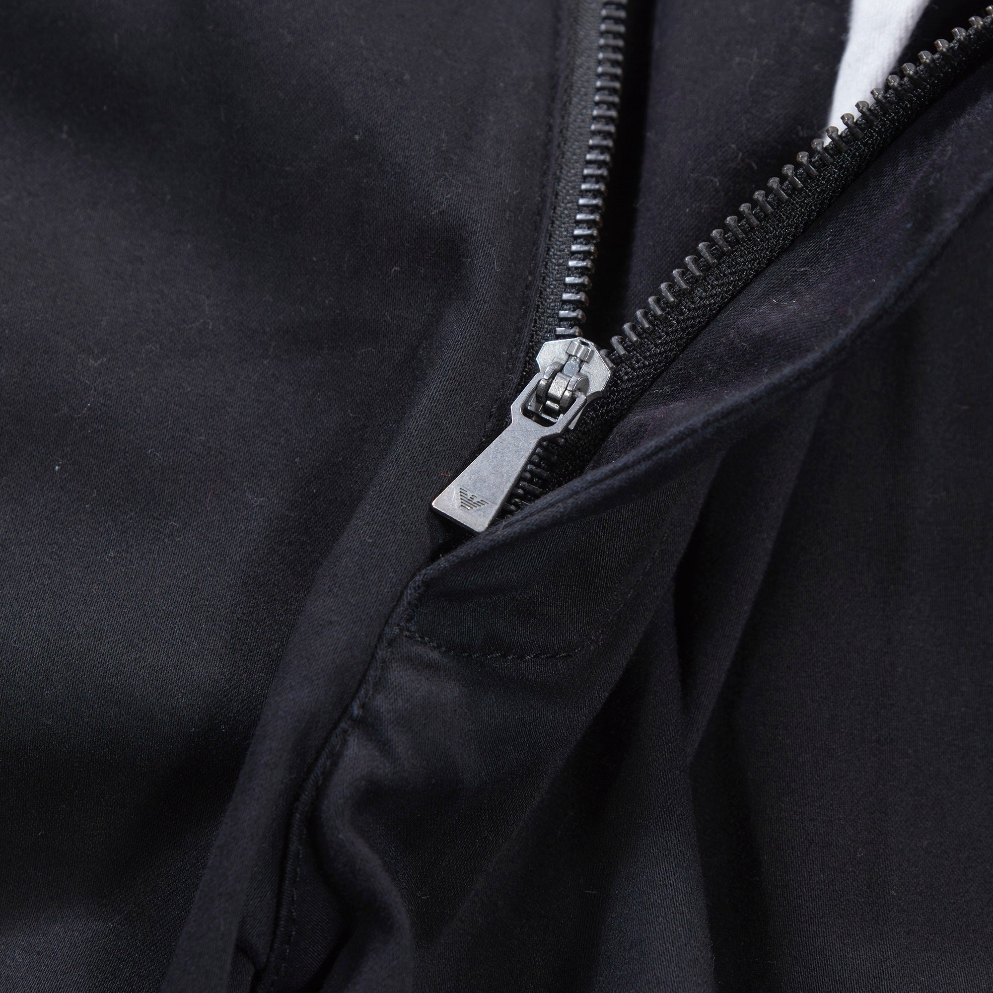 アルマーニ EMPORIO ARMANI チノパンツ センタープレス ノータック ブラック トラウザー ボトムス メンズファッション ボトムス パンツ