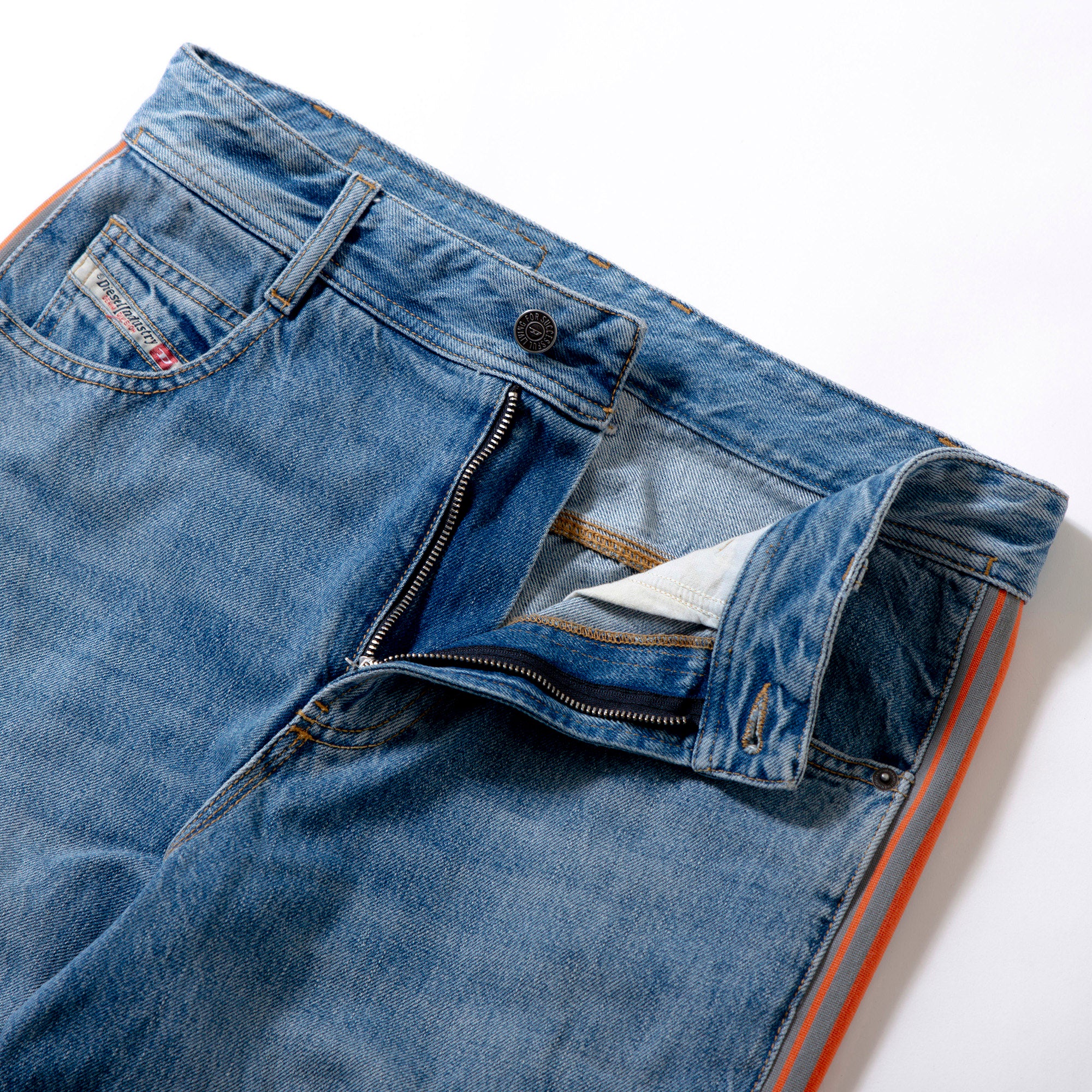 ディーゼル DIESEL D-ARBUS デニムパンツ レギュラーストレート ジーンズ サイドライン ジャージパンツ ヴィンテージ加工 再構築 メンズ