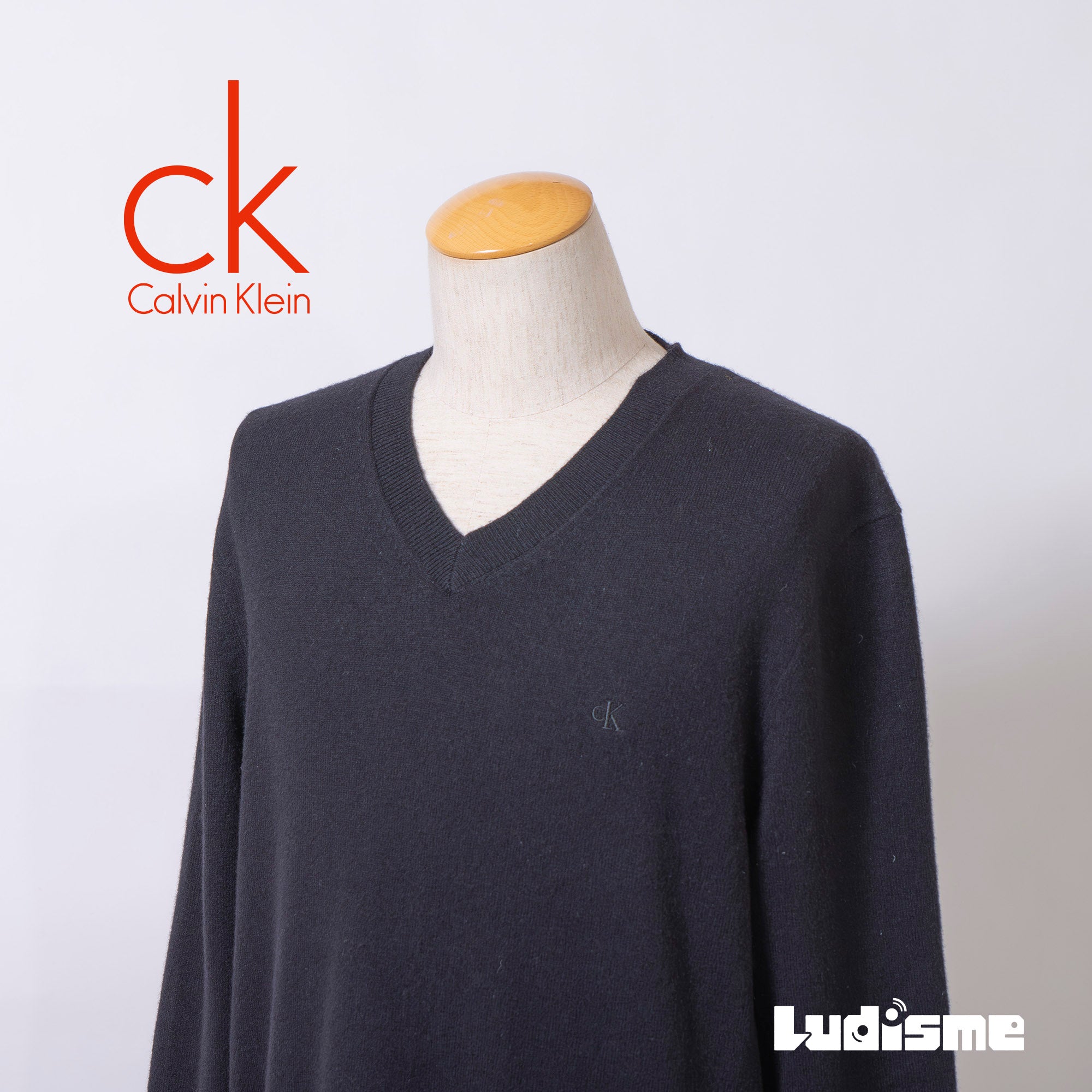Calvin Klein V-neck knit sweater with logo embroidery and a single point, black, size L, unisex, long-sleeved top for men and women.