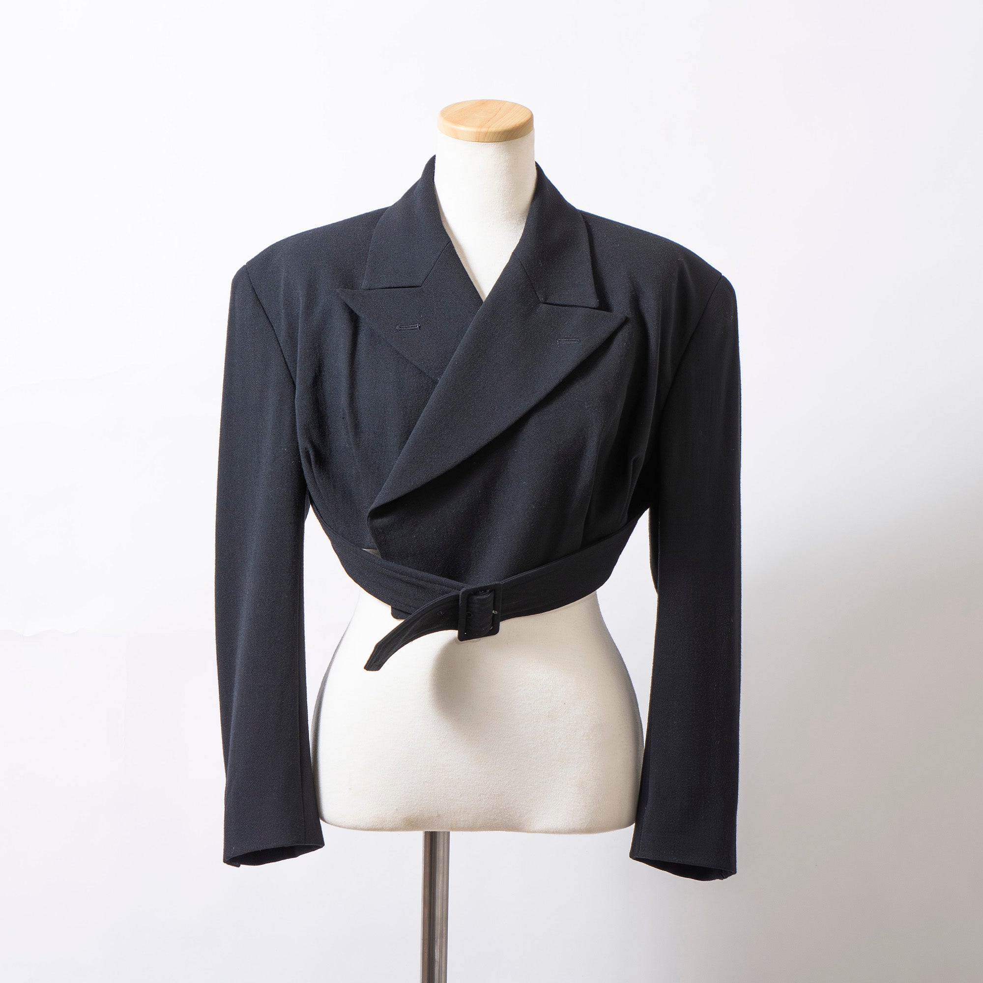 【古着】コムデギャルソン COMME des GARCONS 1980年代 テーラードジャケット ショート丈 ベルト付き クロップド丈 ウール ブラック S 川久保玲 ◆希少◆ レディース ヴィンテージ アーカイブ アウター 日本製【中古】【ブランド古着】【USED】