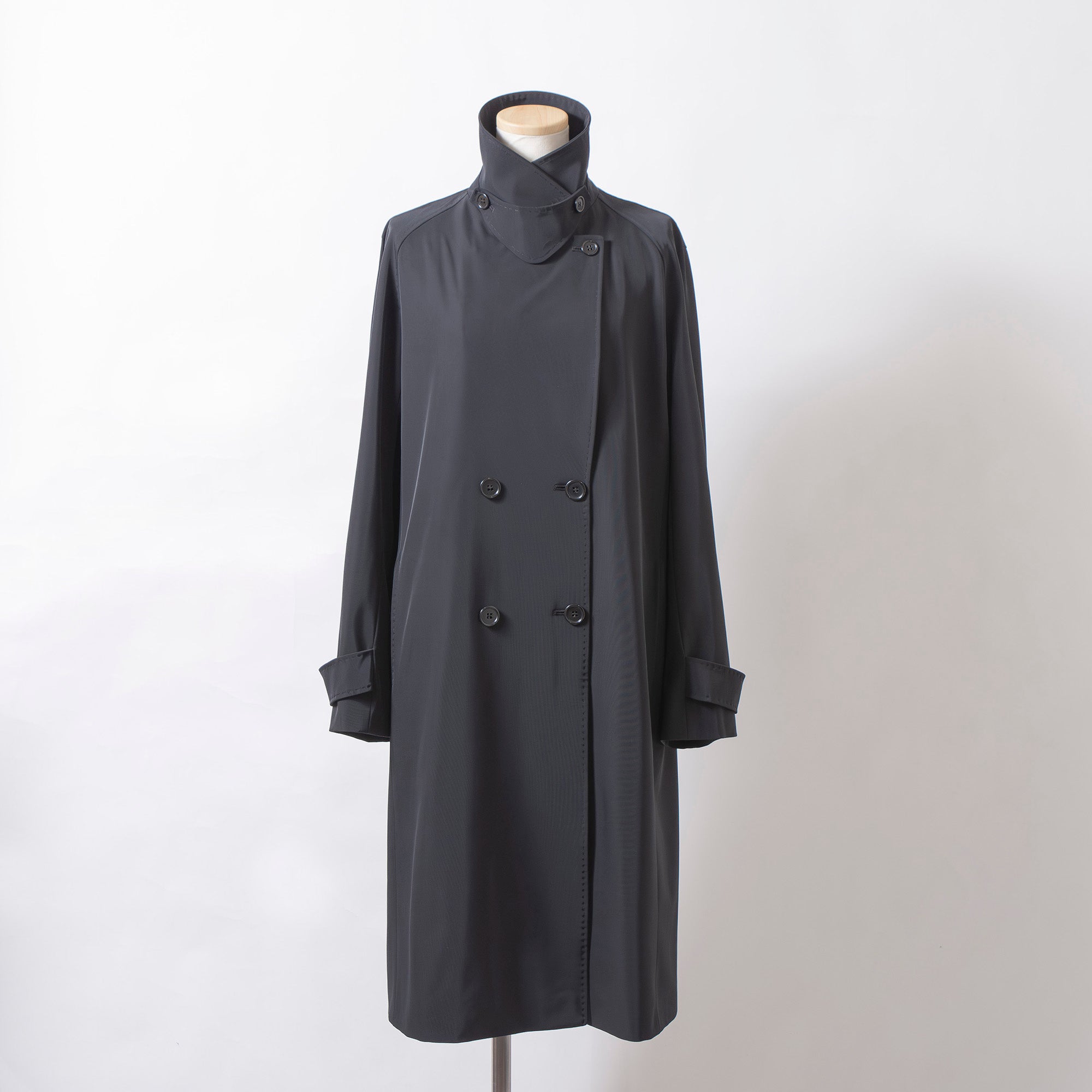 マックスマーラ MaxMara トレンチコート ダブル ブラック 光沢あり ステッチ イタリア製 ポリエステル ポリウレタン アウター ロングコート