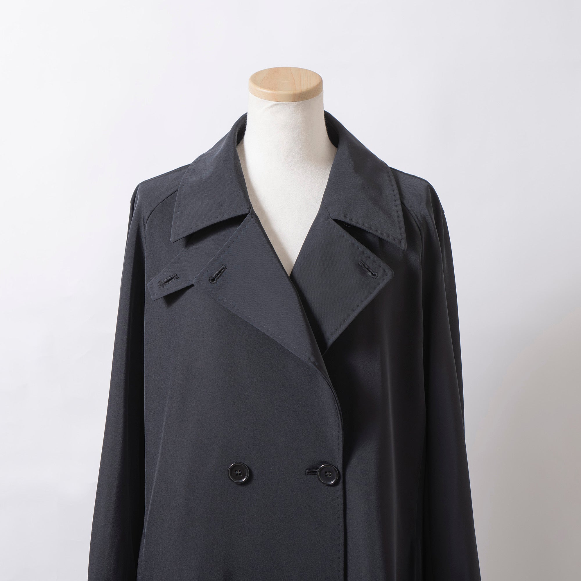 マックスマーラ MaxMara トレンチコート ダブル ブラック 光沢あり ステッチ イタリア製 ポリエステル ポリウレタン アウター ロングコート