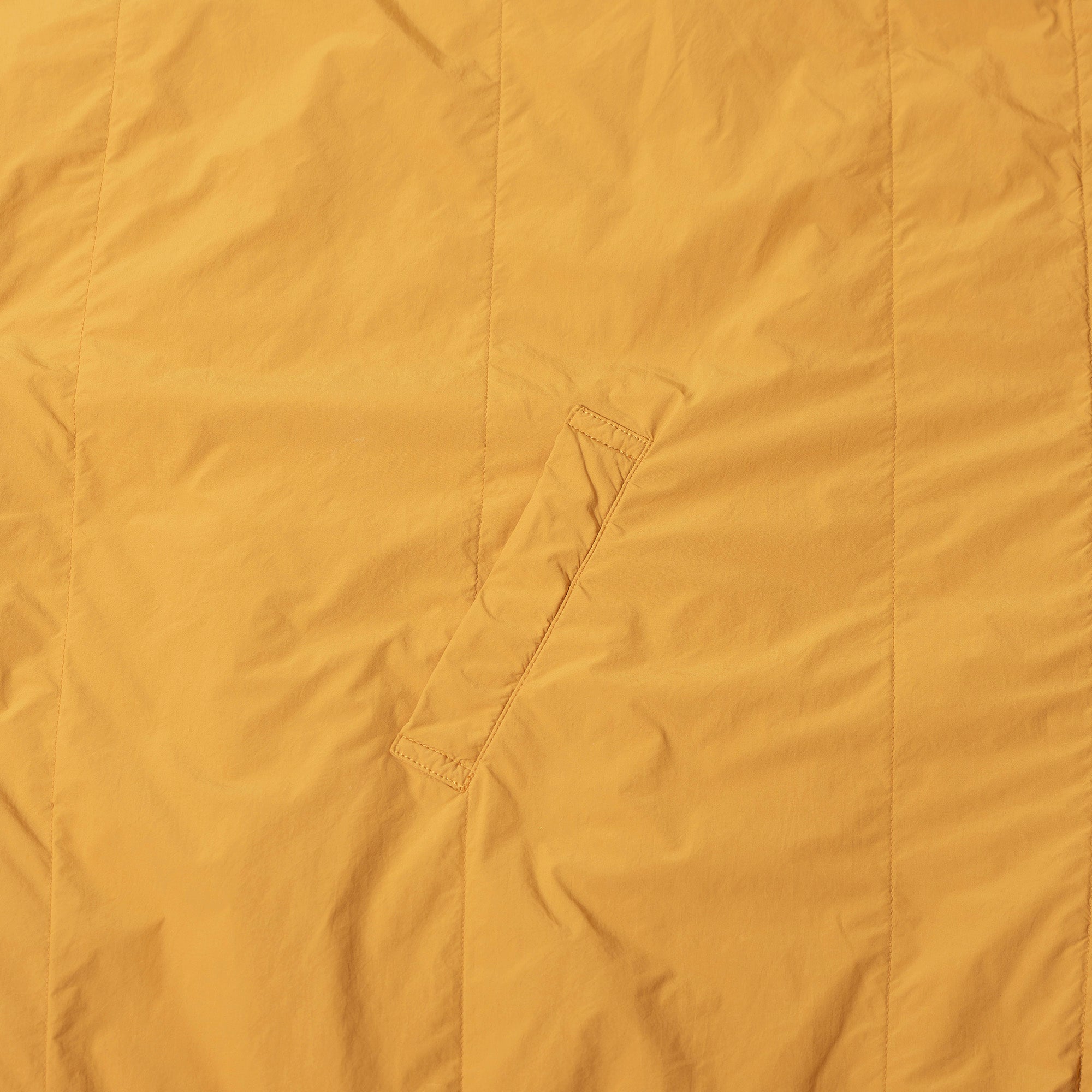 イッセイミヤケ me ISSEY MIYAKE ポンチョ マフラー付き マスタードイエロー 中綿 ポリエステル ナイロン ◆希少◆ アウター ケープ ダウン