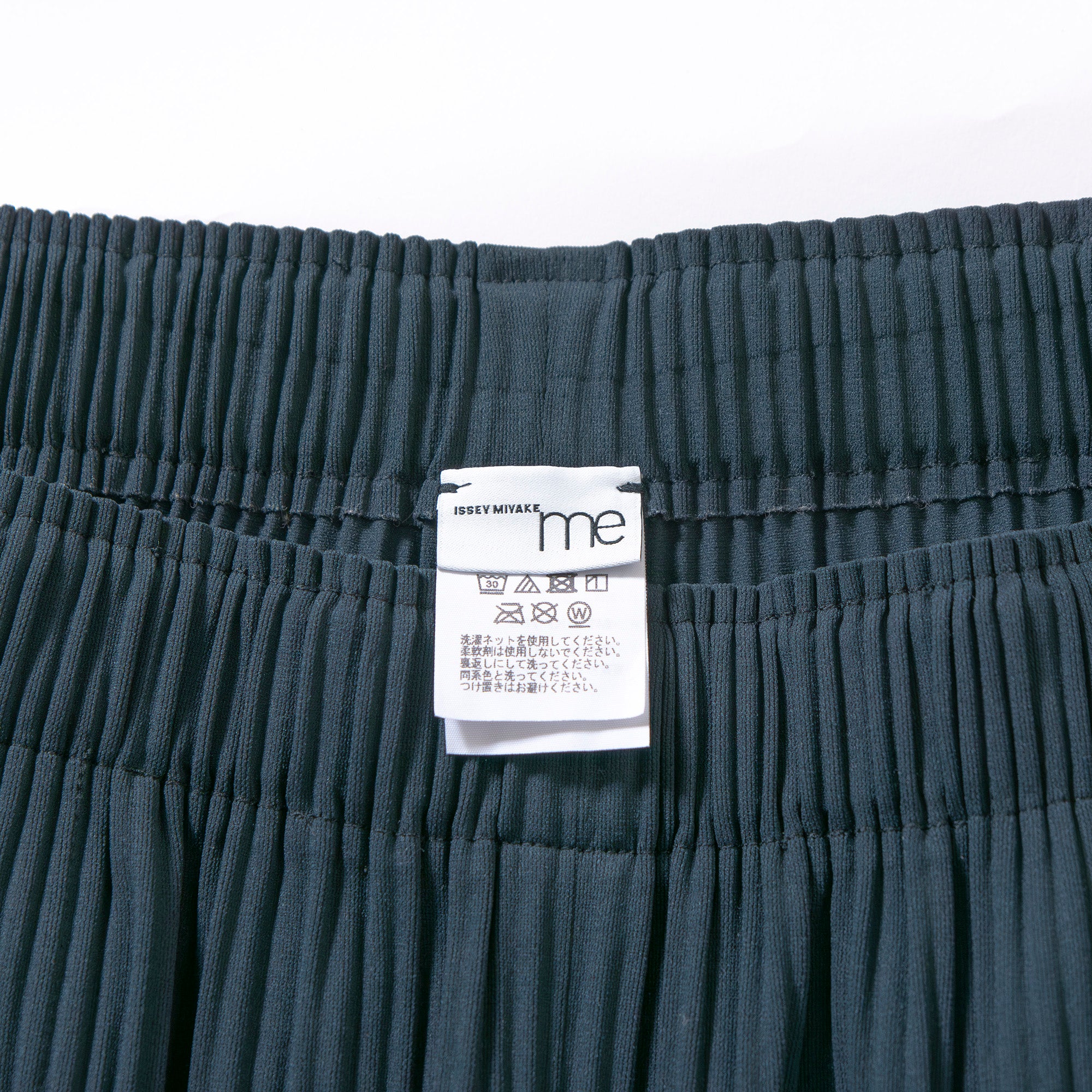 イッセイミヤケ me ISSEY MIYAKE ワイドプリーツパンツ インディゴ