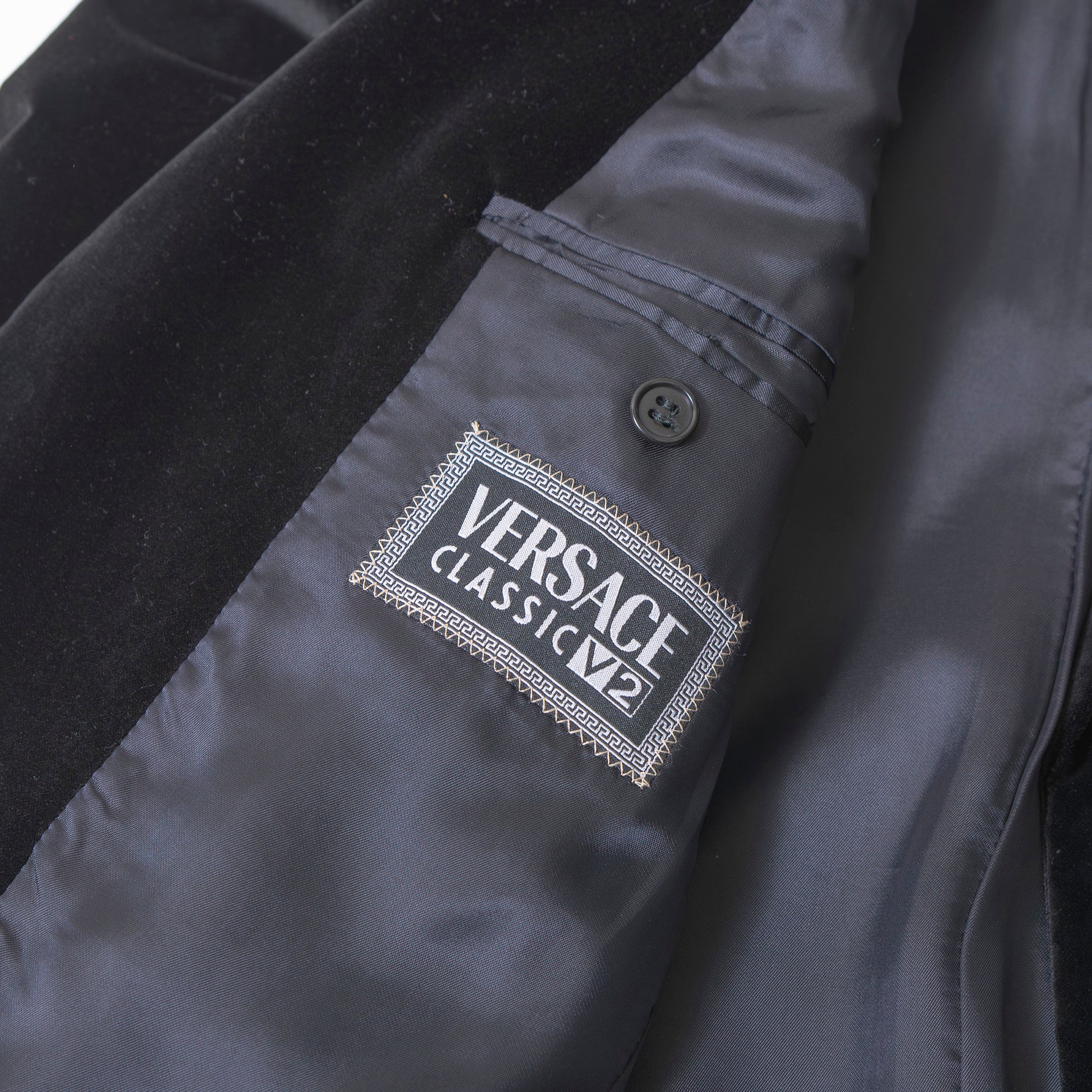 ヴェルサーチ VERSACE CLASSIC V2 セットアップ ベルベット ブラック 3B ジャケット＆パンツ メンズ スーツ テーラドジャケット ボトムス