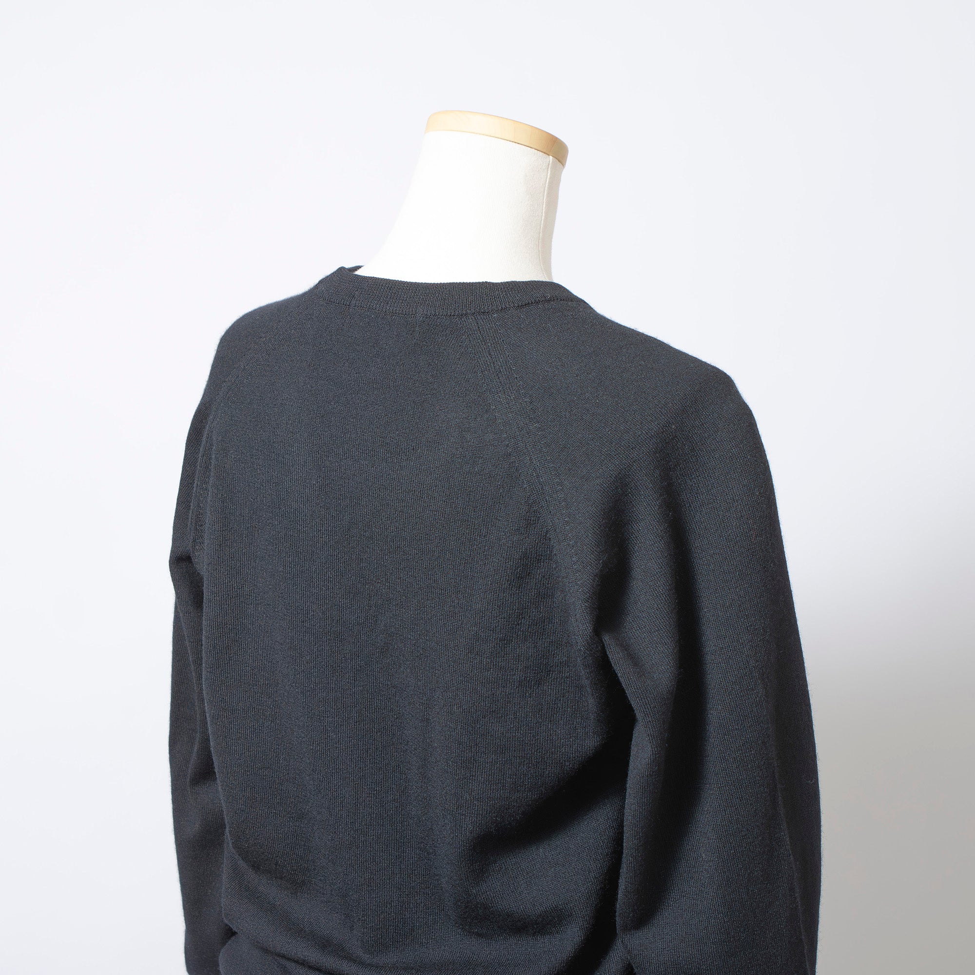 サンローラン Yves Saint Laurent Vネック ニットセーター ブラック ユニセックス S ウール100 トップス ラグランスリーブ 日本製 ロゴ刺繍